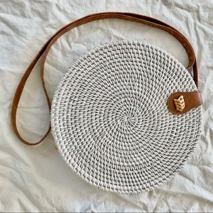 🪴HP🪴HANDMADE | VTG Rattan Round Bali Bag, White,Vegan Leather & Magnet Closure